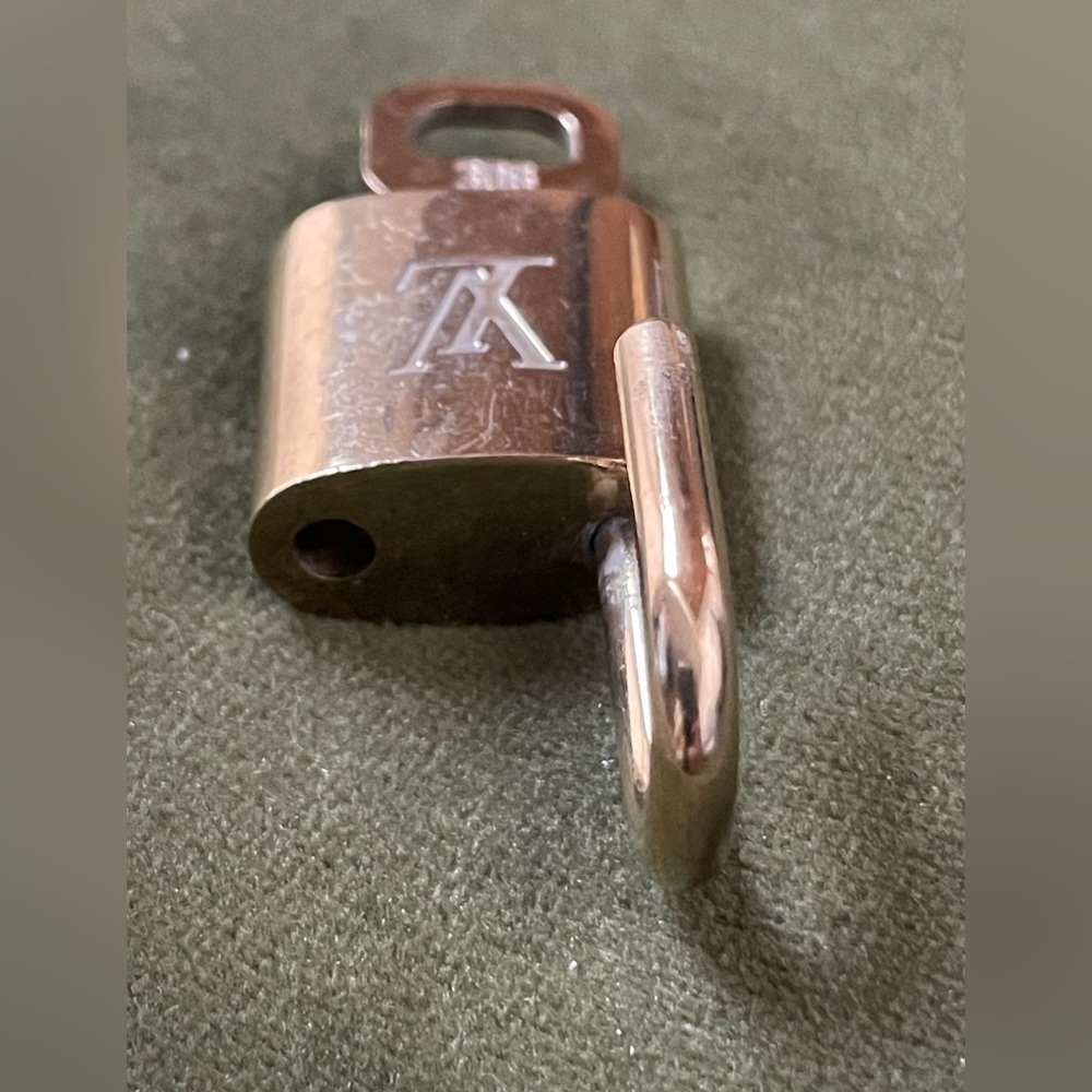 Louis Vuitton Lock and Key #306 - Picture 4 of 4